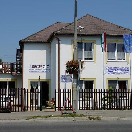 Отель Balaton Vendeghaz Фоньод Экстерьер фото